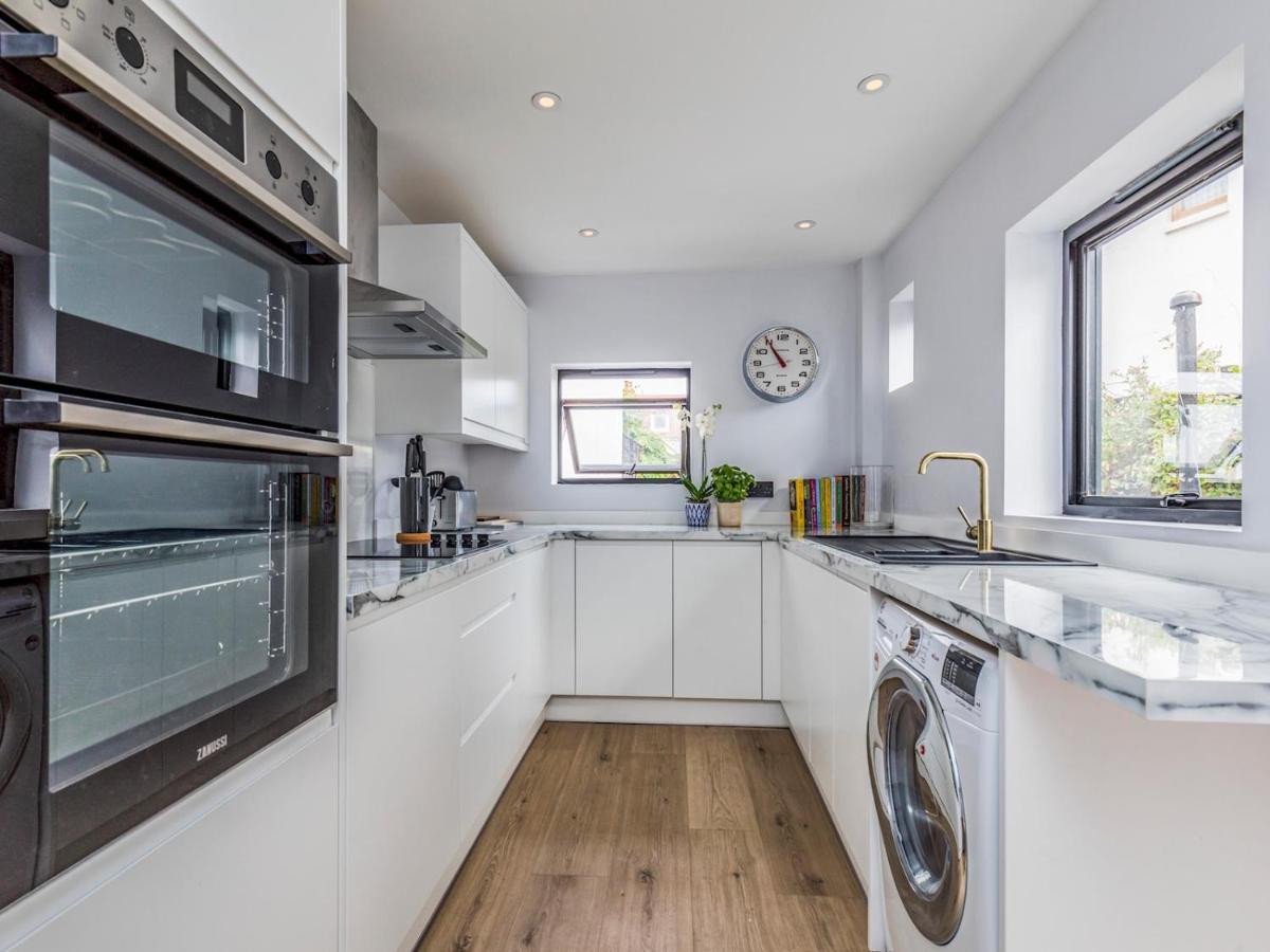 Pass The Keys Delightful 2 Bed House A Stones Throw From *