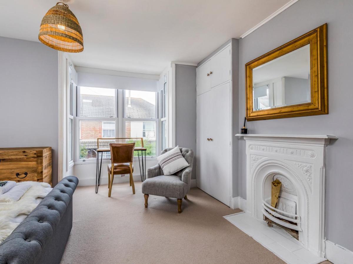 Pass The Keys Delightful 2 Bed House A Stones Throw From Holiday home Bognor Regis