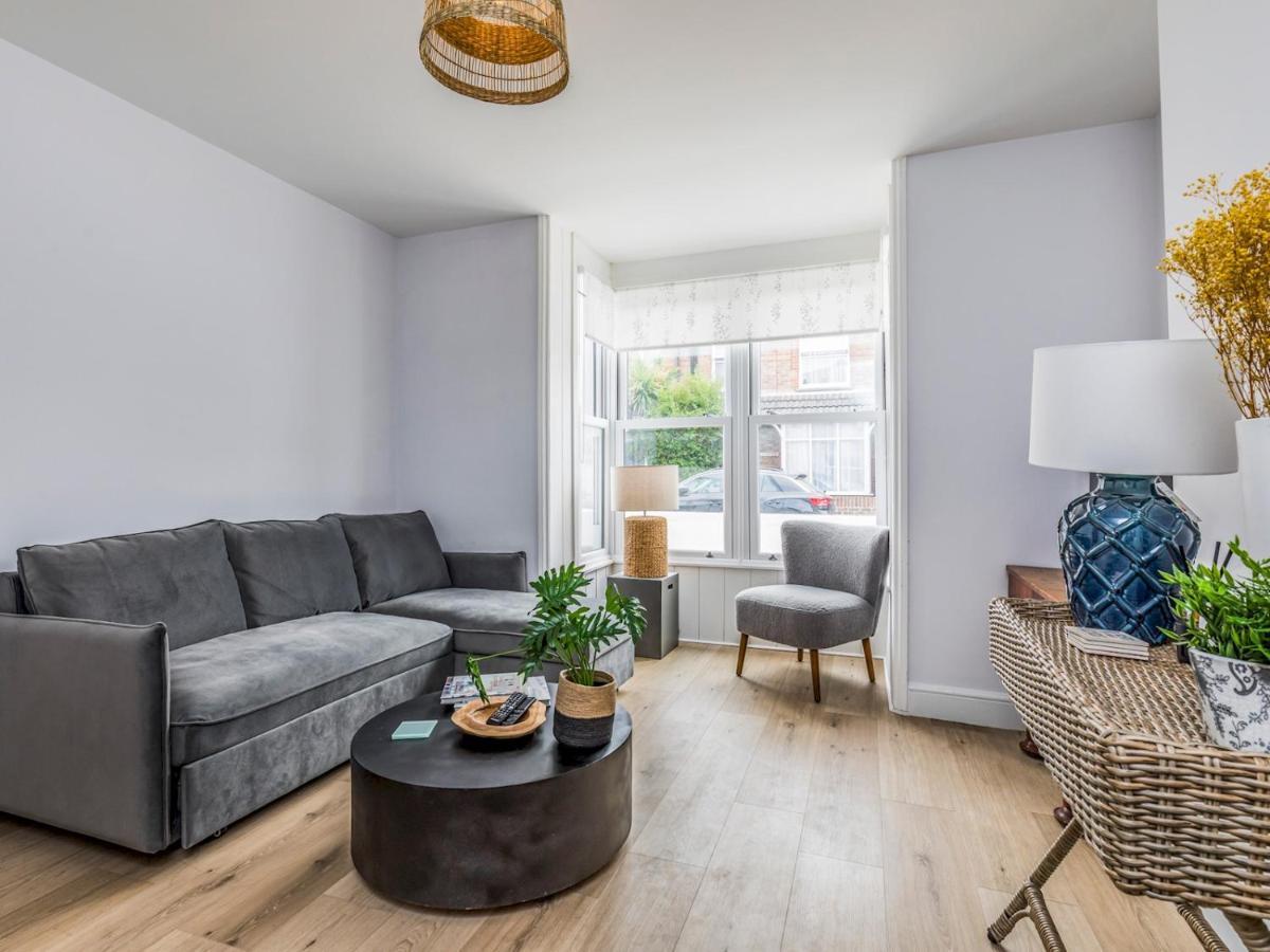 Pass The Keys Delightful 2 Bed House A Stones Throw From Bognor Regis