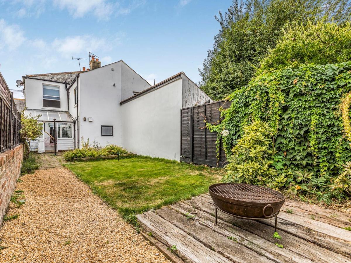 Pass The Keys Delightful 2 Bed House A Stones Throw From Holiday home Bognor Regis