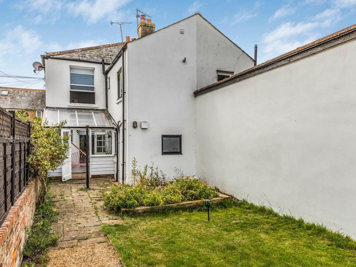 Holiday home Pass The Keys Delightful 2 Bed House A Stones Throw From Bognor Regis