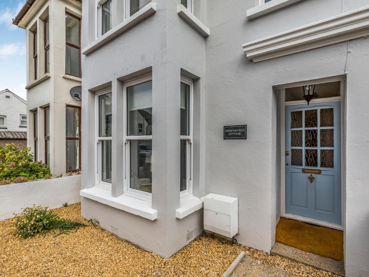 Pass The Keys Delightful 2 Bed House A Stones Throw From Bognor Regis