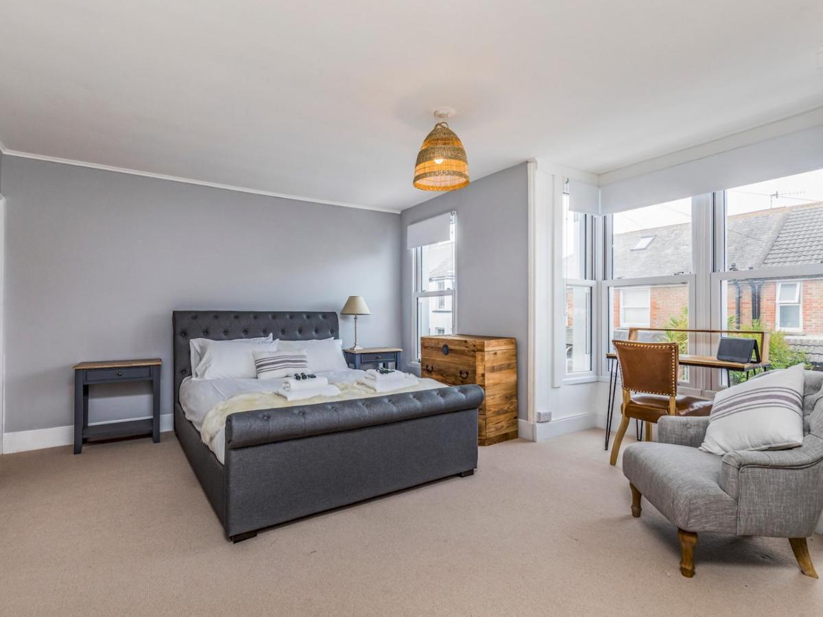 Pass The Keys Delightful 2 Bed House A Stones Throw From Bognor Regis