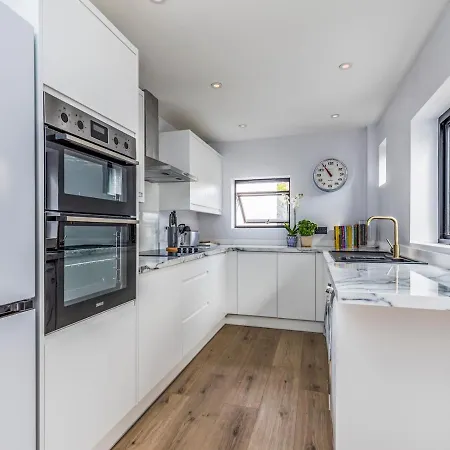 Pass The Keys Delightful 2 Bed House A Stones Throw From Beach Bognor Regis Extérieur photo