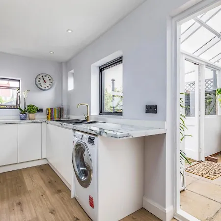 Pass The Keys Delightful 2 Bed House A Stones Throw From Beach Bognor Regis Extérieur photo