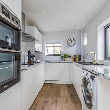 Pass The Keys Delightful 2 Bed House A Stones Throw From Beach Bognor Regis Extérieur photo