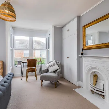 Pass The Keys Delightful 2 Bed House A Stones Throw From Beach Bognor Regis Extérieur photo