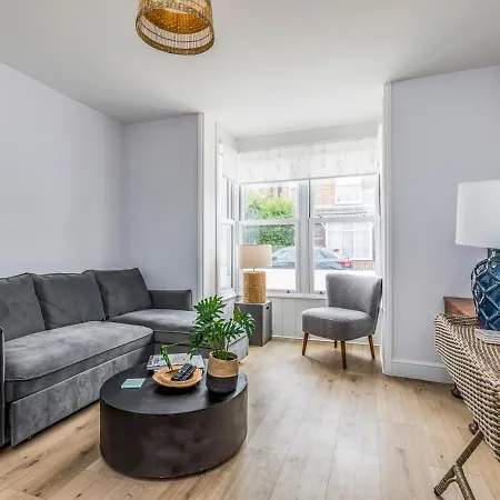 Pass The Keys Delightful 2 Bed House A Stones Throw From Beach Bognor Regis Extérieur photo