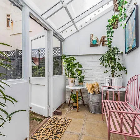 Pass The Keys Delightful 2 Bed House A Stones Throw From Beach Bognor Regis Extérieur photo