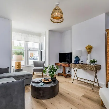 Pass The Keys Delightful 2 Bed House A Stones Throw From Beach Bognor Regis Extérieur photo