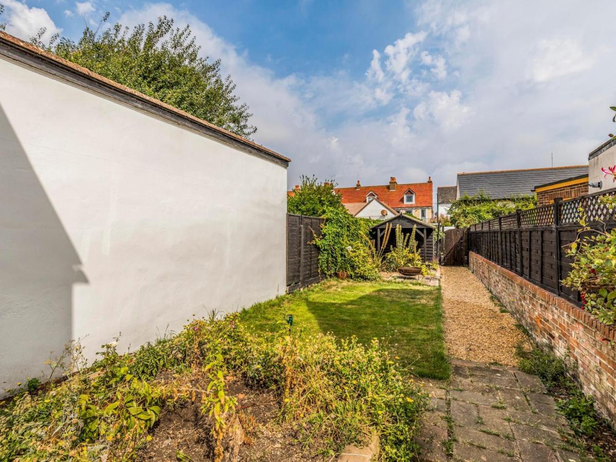 Pass The Keys Delightful 2 Bed House A Stones Throw From Hébergement de vacances Bognor Regis